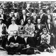 Медлин Я.С. ( в центре)   Оркестр на оз. Шира. Ок. 1935 г.jpg