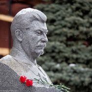 "Две гвоздики для товарища Сталина"
