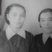 Матвиец Вера (справа) и Маша.jpg