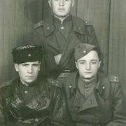 Попович Н.С. сидит справа Австрия 1945 г.jpg
