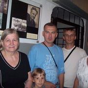 02. 07. 2010. О.Н. Мартьянова с детьми и внуками.JPG