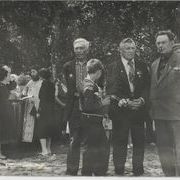 Александр Иосифович Шафранек (в центе) с внуком Юрой, справа - Юлий Ефимович Плост.jpg