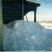 Белосток. Дверь костела в сугробах. Зима 2002 г.jpg