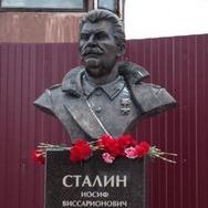 В Архангельске открыли трехметровый памятник Сталину
