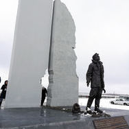 В Сургуте открыли памятник жертвам политических репрессий