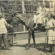 Фото прим. 1917 г. Родители с сыновьями..jpg
